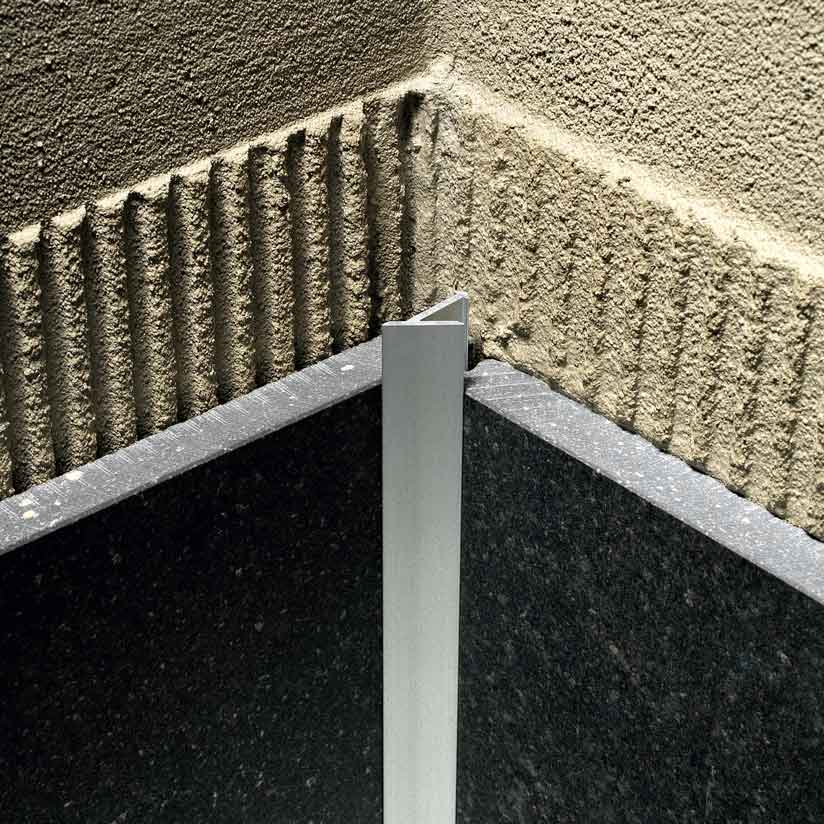 Il profilo angolare a spigolo interno in alluminio Sanitec SB 12