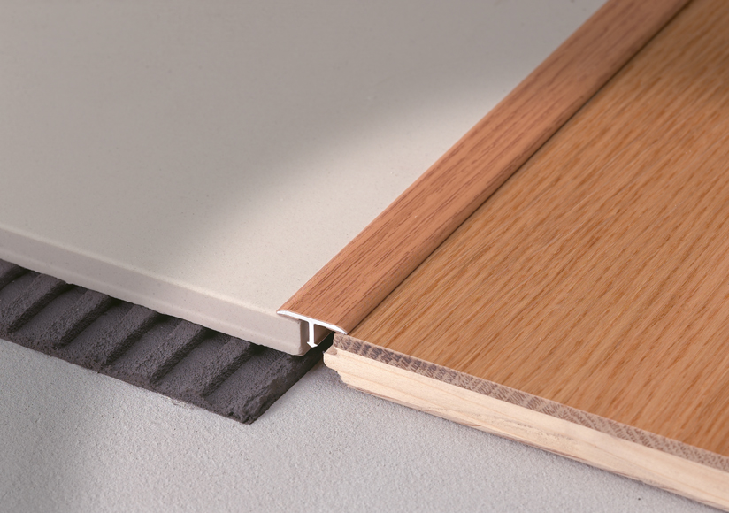 Profilo di raccordo con funzione coprisoglia, Covertec SP, finitura effetto legno, rovere